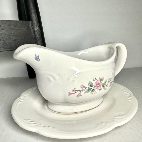 DISCONTINUED Pfaltzgraff “Meadow Lane” Pattern Gravy Boat With Underplate - Picture 2 of 13